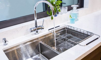 Cách xử lý tắc bồn rửa bát và khử mùi hôi khu vực nhà bếp