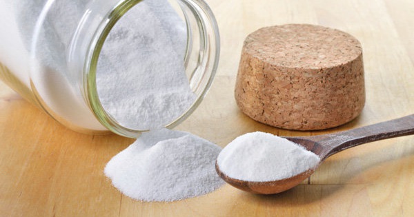 Khử m&ugrave;i ống tho&aacute;t nước, m&ugrave;i h&ocirc;i cống bằng baking soda v&agrave; muối ăn