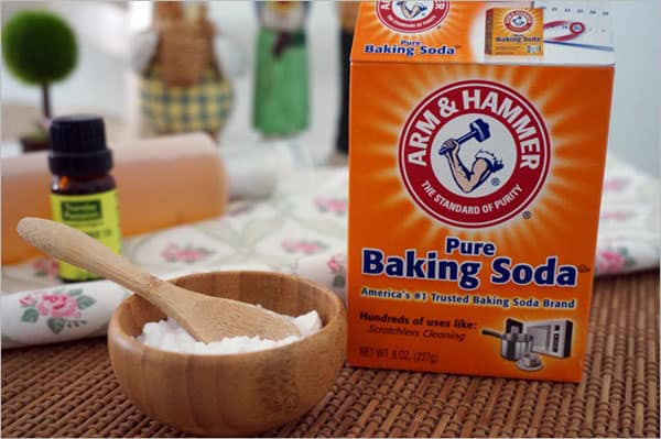 Sử dụng dung dịch baking soda để đ&aacute;nh bay dầu mỡ trong đường ống