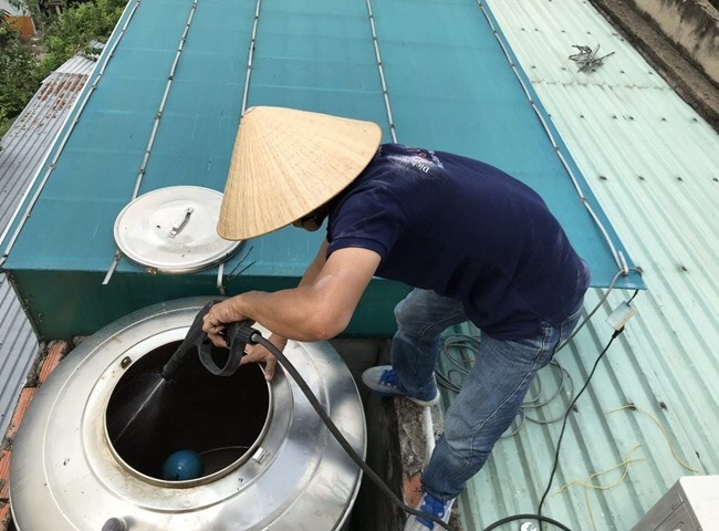 Vệ sinh bồn nước quận G&ograve; Vấp