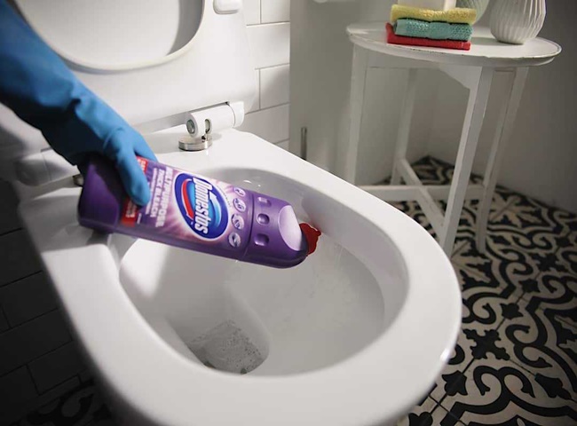 M&aacute;ch bạn 7 bước vệ sinh nh&agrave; tắm hiệu quả đơn giản tại nh&agrave;