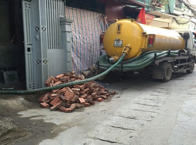 H&uacute;t chất thải c&ocirc;ng nghiệp quận T&acirc;n B&igrave;nh gi&aacute; rẻ, BH l&acirc;u d&agrave;i