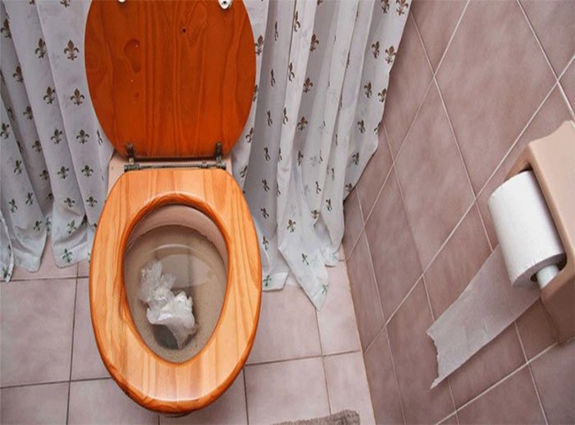 Mẹo chữa nh&agrave; vệ sinh bị tắc tại nh&agrave; nhanh ch&oacute;ng, hiệu quả