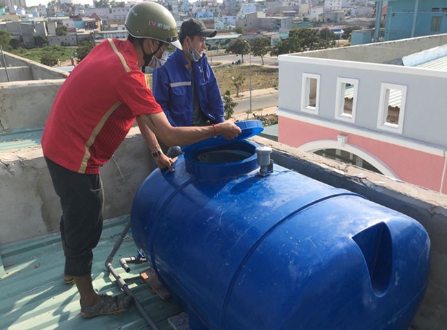 C&ocirc;ng ty vệ sinh bồn nước quận 7 Minh Đức nhanh ch&oacute;ng