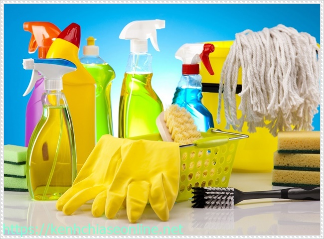 C&aacute;ch vệ sinh v&aacute;ch k&iacute;nh nh&agrave; tắm