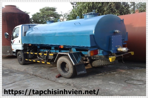 Khắc phục m&ugrave;i h&ocirc;i bồn cầu bằng c&aacute;ch h&uacute;t hầm cầu định k&igrave;