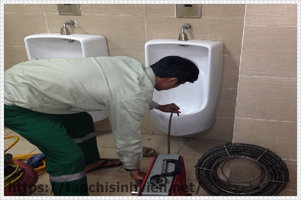 Sử dụng dịch vụ th&ocirc;ng bồn cầu nghẹt uy t&iacute;n