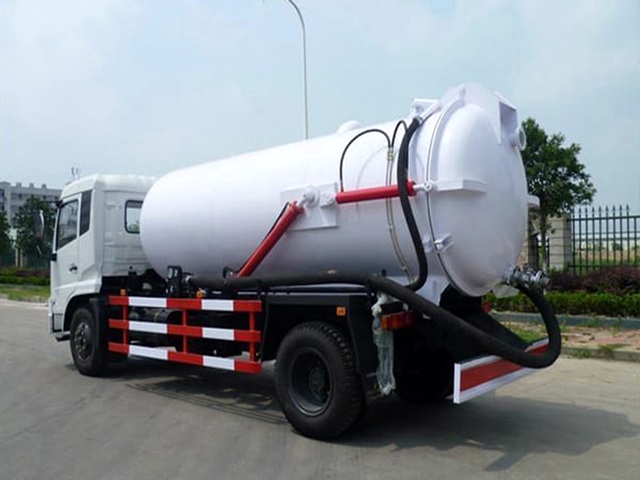 Thợ r&uacute;t hầm cầu huyện H&oacute;c M&ocirc;n được đ&agrave;o tạo quy tr&igrave;nh b&agrave;i bản