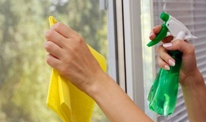 Các cách lau cửa kính nhanh và sạch sẽ