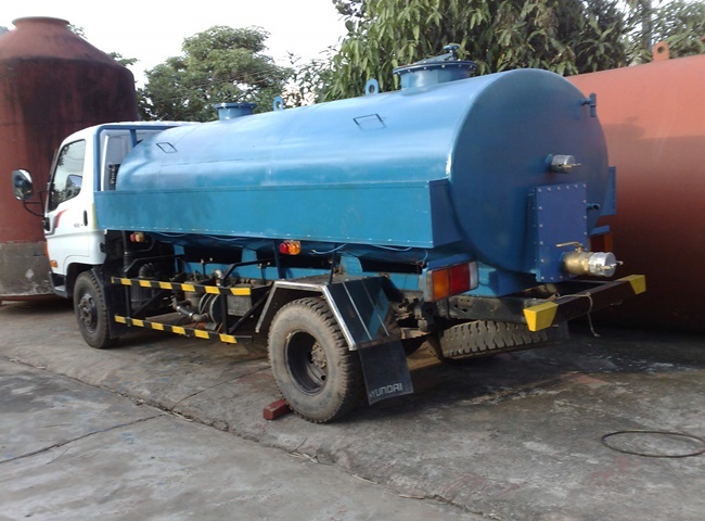 Xe vận chuyển của H&uacute;t hầm cầu Quận 3