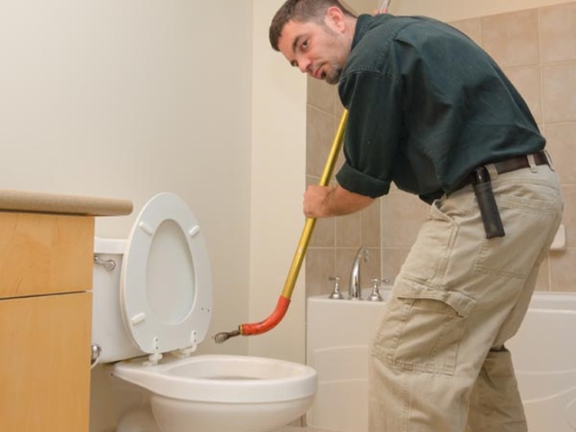 khắc phục bồn cầu bị nghẹt