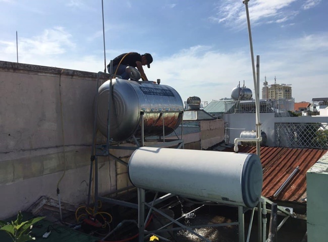 Gi&aacute; vệ sinh bồn nước Quận 12