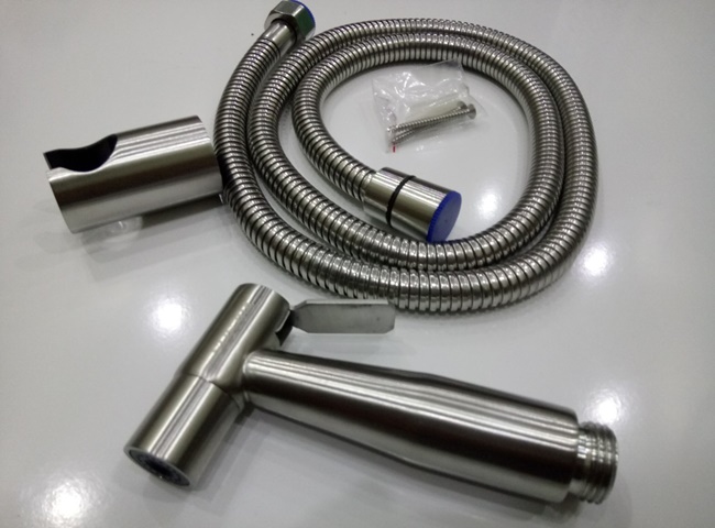 V&ograve;i xịt vệ sinh bị rỉ nước