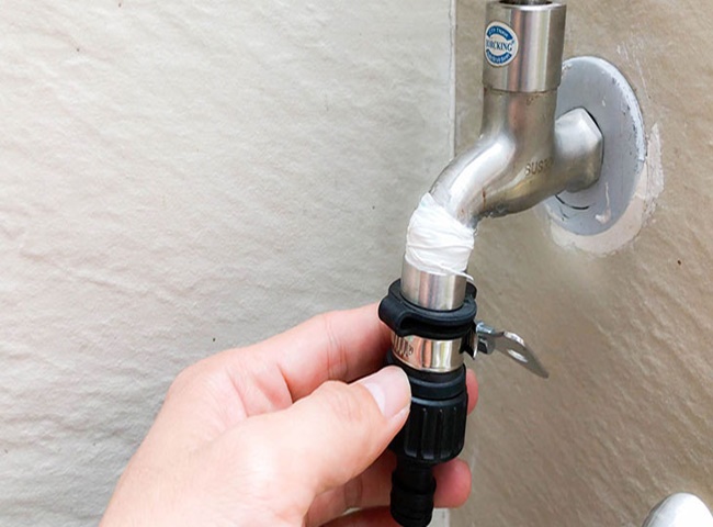 đầu v&ograve;i xịt vệ sinh bị rỉ nước